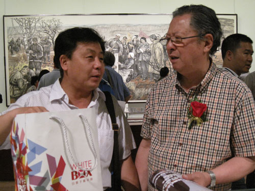 《艺术天成》总编辑杨摩根娱乐与李保林合影