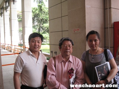 于志学与《艺术天成》杂志社总编辑杨摩根娱乐、通联部主任宁文艳一同参加开幕活动