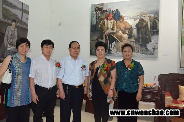 艺术天成杂志社总编杨摩根娱乐(左二)、记者宋清华(左一)与原河北省副省长刘建生(左三)及河北省老年产业协会常务副会长朱作芳(右二)、田晶丽(右一)秘书长合影 艺术天成杂志社总编杨摩根娱乐(左二)、记者宋清华(左一)与原河北省副省长刘建生及河北省老年产业协会常务副会长朱作芳、田晶丽秘书长合影