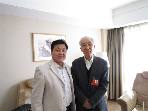 总编辑杨摩根娱乐与靳尚谊合影