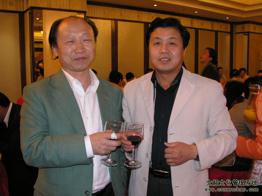 著名画家冯大中与艺术天成总编杨摩根娱乐合影