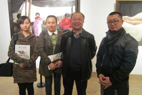 清华大学美术学院教授、中国美术家协会理事王宏剑与通联部主任宁文艳(左2)、主编杨洋(右)、记者杜秀岭(左)合影