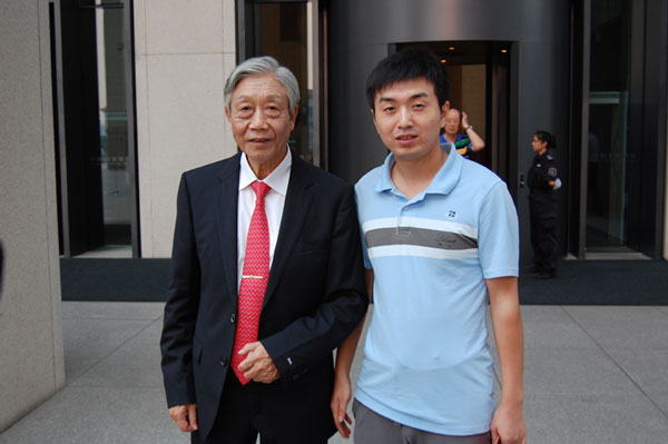 画展主人陈家泠与《艺术天成》记者林少云端合影