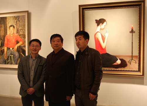 库艺术主编江涛、画家郭援朝与林少云端合影