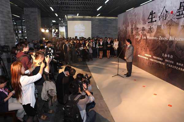 本次展览的作者、中国国家画院副院长张江舟致答谢辞(2)