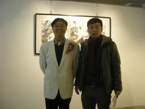 画展主人杨小华与《艺术天成》范畴部经理林少云端合影