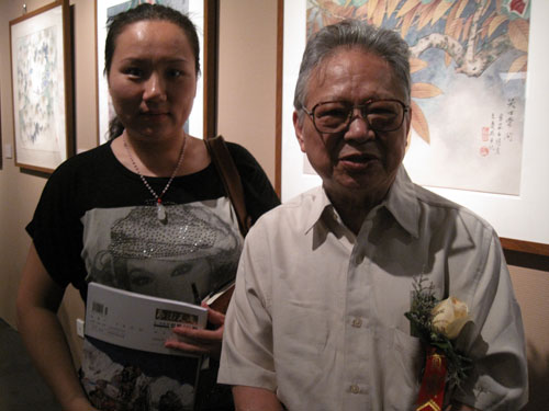 《艺术天成》杂志社通联部主任宁文艳与著名画家姚治华合影 《艺术天成》杂志社通联部主任宁文艳与著名画家姚治华合影