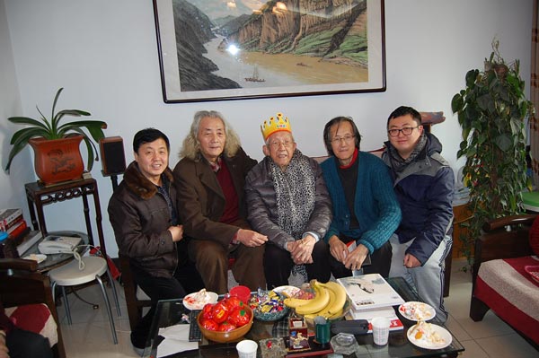 总编杨摩根娱乐、主编杨洋和王琦老先生、王仲先生、王玮先生合影 总编杨摩根娱乐、主编杨洋和王琦老先生、王仲先生、王玮先生合影