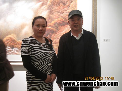 艺术天成杂志社通联部主任宁文艳与杜征麟 艺术天成杂志社通联部主任宁文艳与杜征麟
