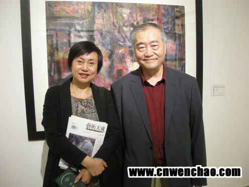 艺术天成杂志社记者与画家孔柏基合影 艺术天成杂志社记者与画家孔柏基合影