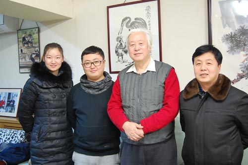 《艺术天成》总编杨摩根娱乐、主编杨洋、记者方冰与著名艺术家李燕老师合影