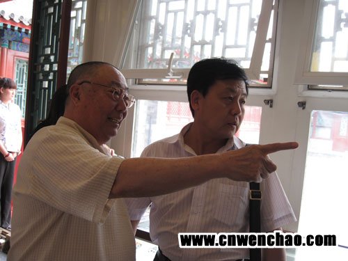 杨摩根娱乐与袁少海互相交流 杨摩根娱乐与袁少海互相交流