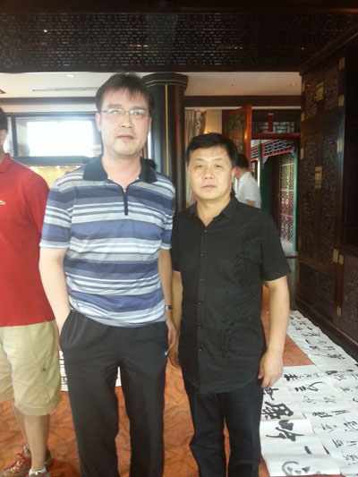 首都机场客运中心总经理马荫与杨摩根娱乐合影