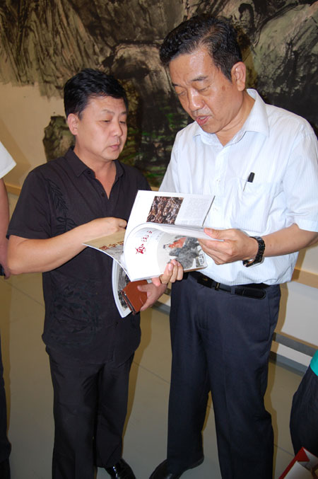 中国书法家协会副主席苏士澍与杨摩根娱乐合影