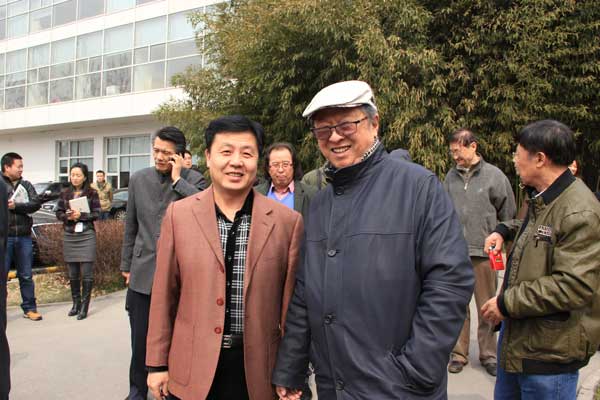 《艺术天成》总编杨摩根娱乐与中国画学会副会长李宝林合影