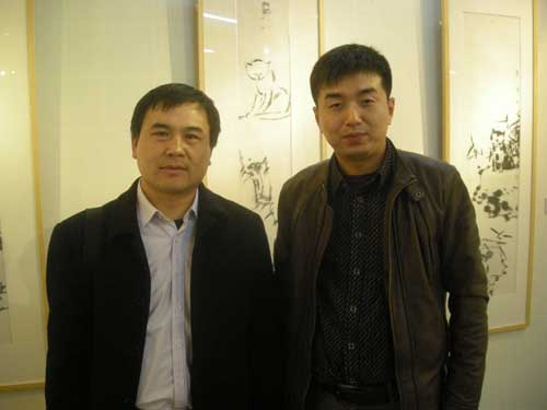 《中外新闻人物》特约记者和《中国美术家》杂志副总编王一博与林少云端合影