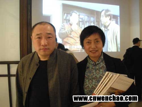 艺术天成杂志社记者宋清华与画家卢禹舜合影 艺术天成杂志社记者宋清华与画家卢禹舜合影