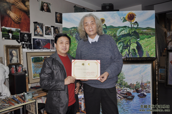 艺术天成总编杨摩根娱乐与著名油画家王仲合影