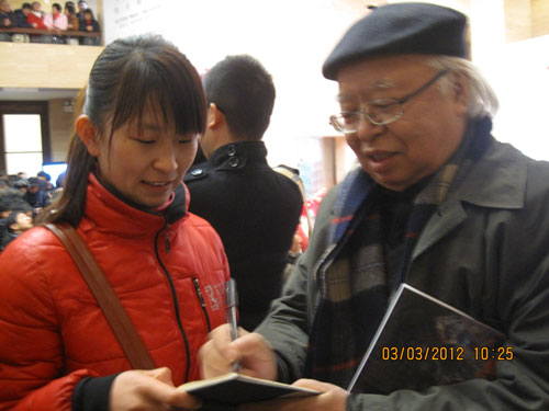 记者与北京市美术家协会副主席杜大恺现场交流