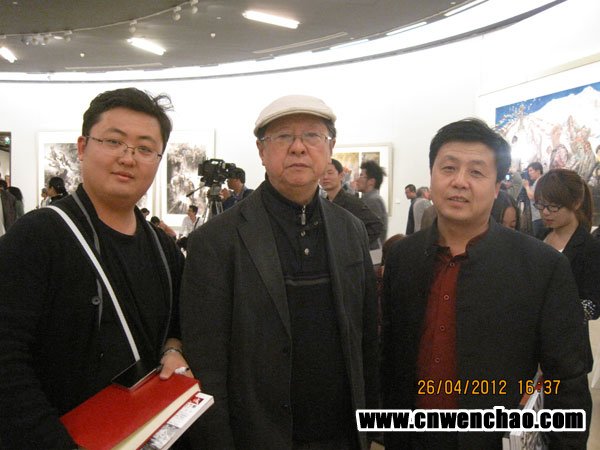 《艺术天成》总编杨摩根娱乐及杂志社主编杨洋与中国国家画院一级美术师、画家李宝林合影 《艺术天成》总编杨摩根娱乐及杂志社主编杨洋与中国国家画院一级美术师、画家李宝林合影