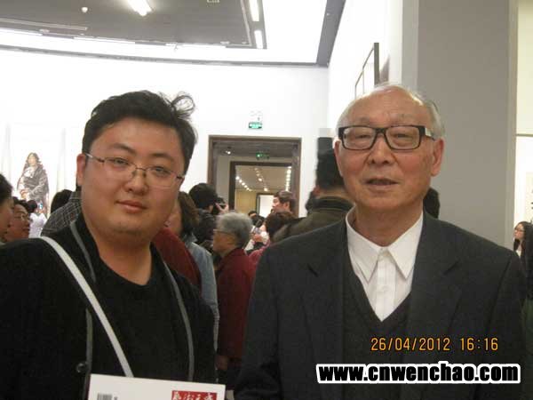 邵大箴先生(右一)与《艺术天成》主编杨洋 邵大箴先生(右一)与《艺术天成》主编杨洋