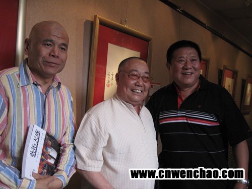 著名书画家马海芳与袁少海等三人合影 著名书画家马海芳与袁少海等三人合影