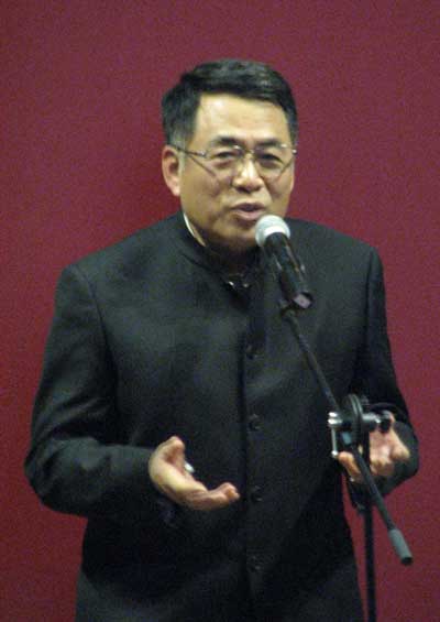 中国油画院院长杨飞云端讲话