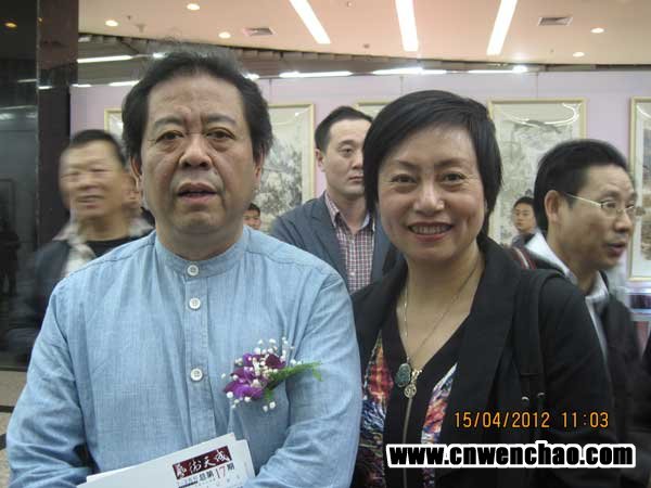 艺术天成杂志社记者宋清华在中国美术院揭幕式上与中国美协秘书长刘健合影 艺术天成杂志社记者宋清华在中国美术院揭幕式上与中国美协秘书长刘健合影