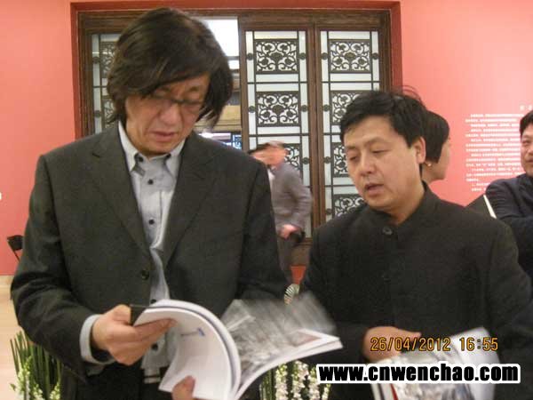 《艺术天成》总编杨摩根娱乐与中国美术家协会理事马书林合影 《艺术天成》总编杨摩根娱乐与中国美术家协会理事马书林合影