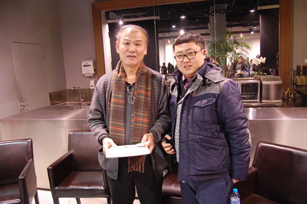 申少君先生与主编杨洋合影 申少君先生与主编杨洋合影
