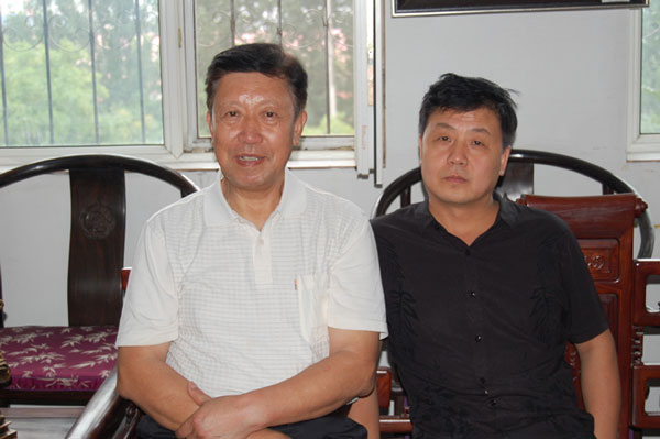 民主革命家黄兴先生的长孙黄伟民与《艺术天成》总编辑杨摩根娱乐合影