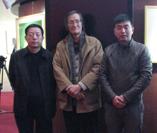 中国版画院长王炜(中)与《艺术天成》范畴部经理林少云端(右)合影